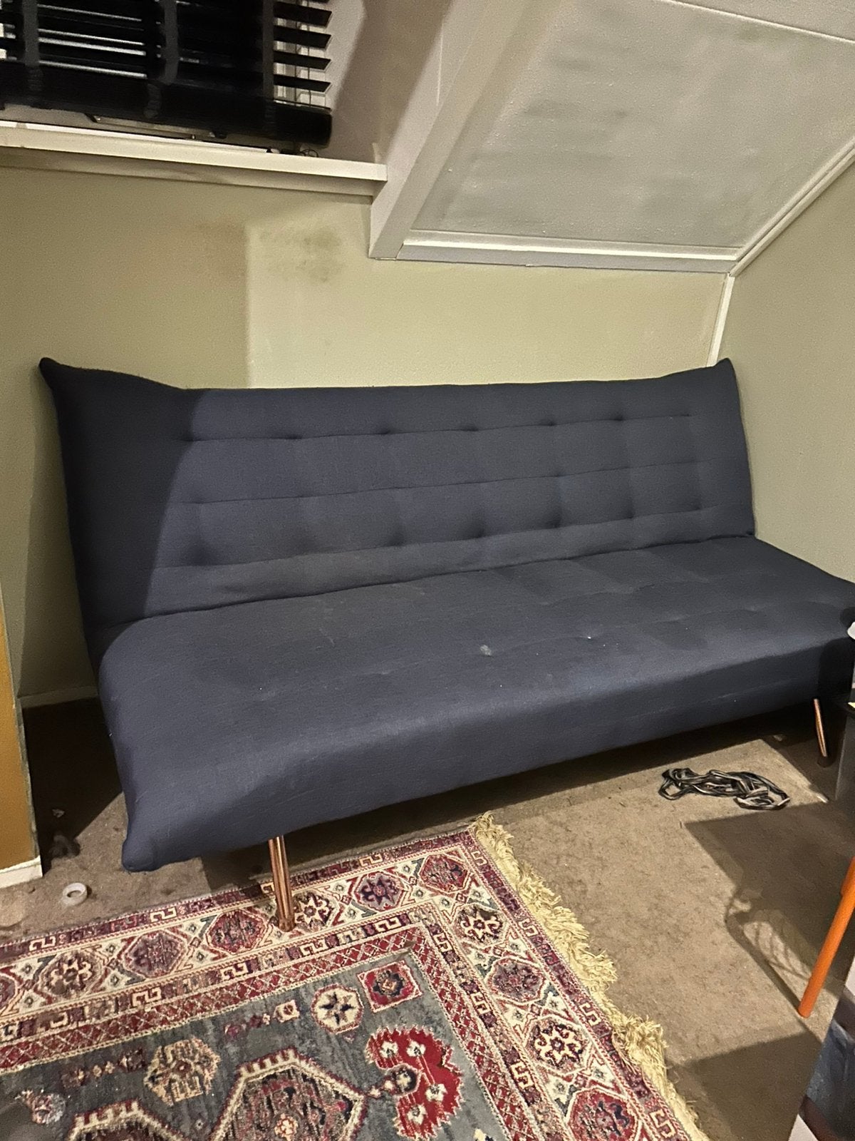 Slaapbank Made Donkerblauw Rose Goud Twijfelaar Logeerkamer, Huis en Inrichting, Slaapkamer | Slaapbanken, Ophalen, Blauw, M, Zo goed als nieuw