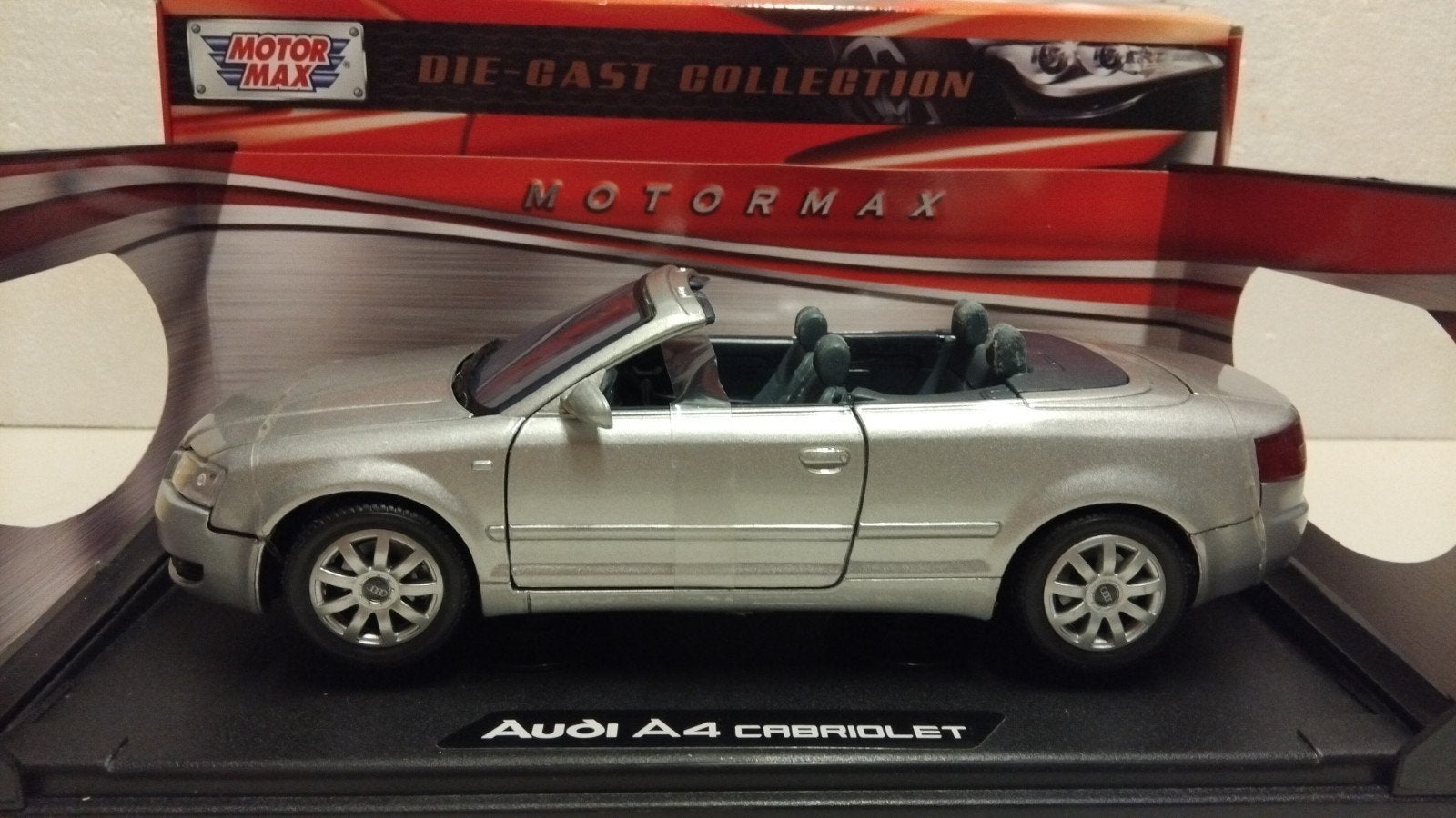 Audi A4 cabriolet zilver grijs Motor mx metal 1:18 KRD, Hobby en Vrije tijd, Modelauto's | 1:18, Ophalen of Verzenden, Zo goed als nieuw