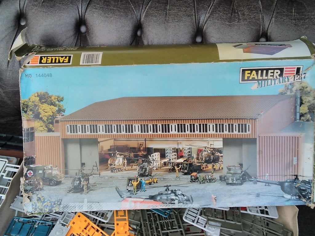 Faller H0 144048 Militaire Helikopter Hangar Modelbouw, Overige merken, Gebruikt, Helikopter, Ophalen of Verzenden
