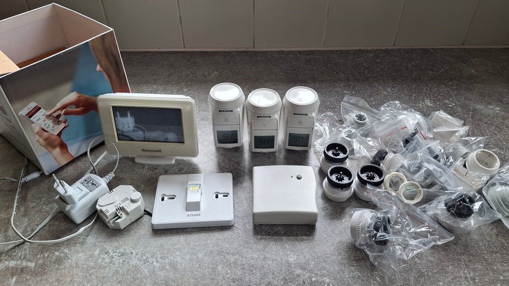 Honeywell Home Evohome set, compleet en gebruiksklaar, Ophalen of Verzenden, Slimme thermostaat, Zo goed als nieuw