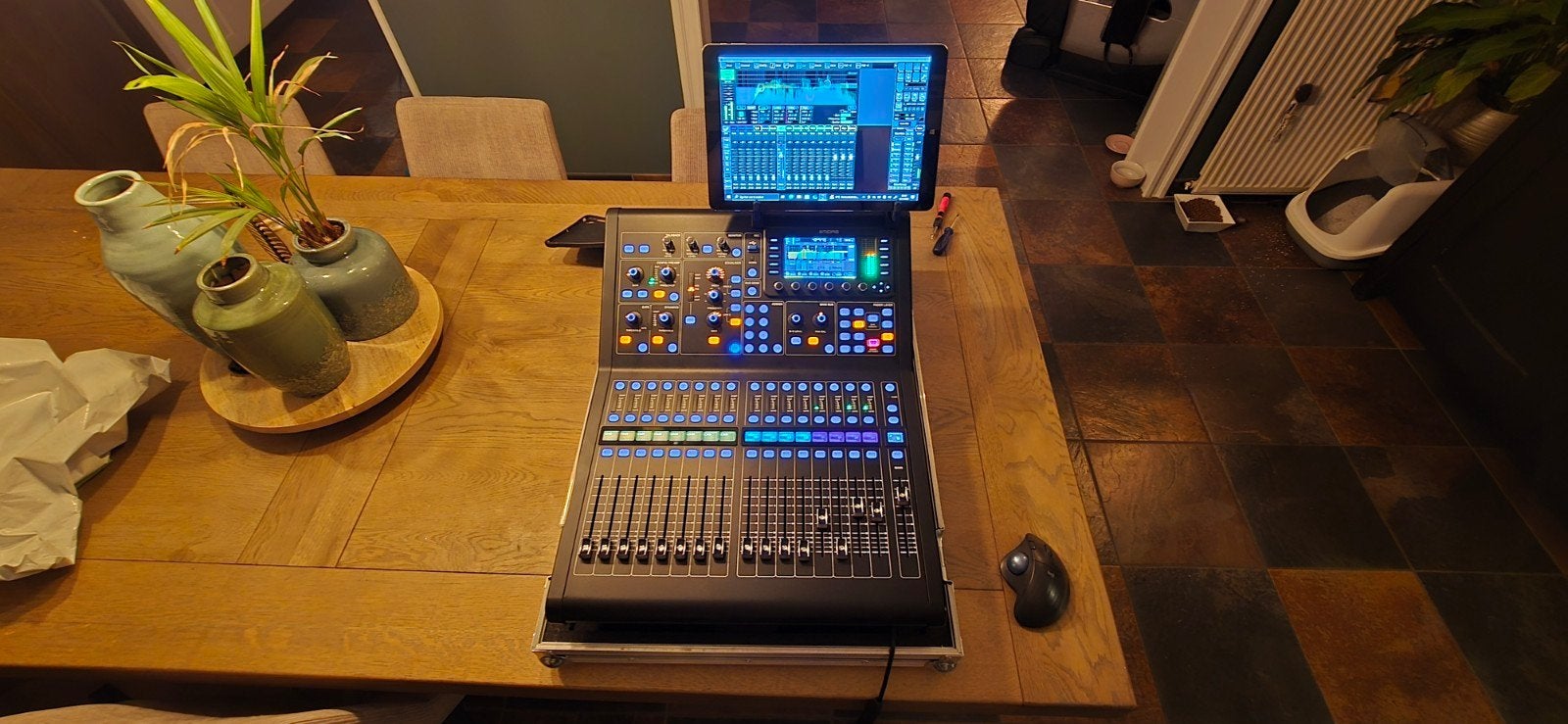 ≥ Midas M32R Live Set met Behringer SD16 en accessoires