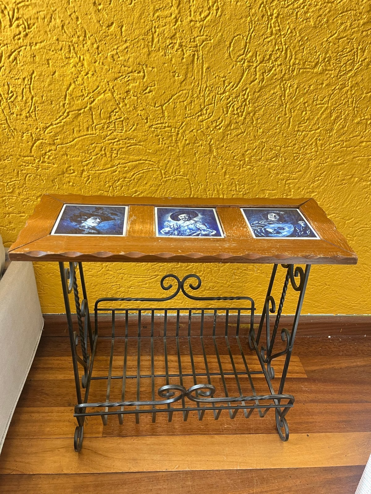 Vintage bijzettafel met tegels en smeedijzeren onderstel, Ophalen