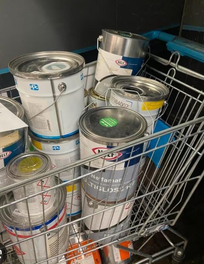 Gezocht: Restpartij diverse kleuren verf/lak., Ophalen of Verzenden