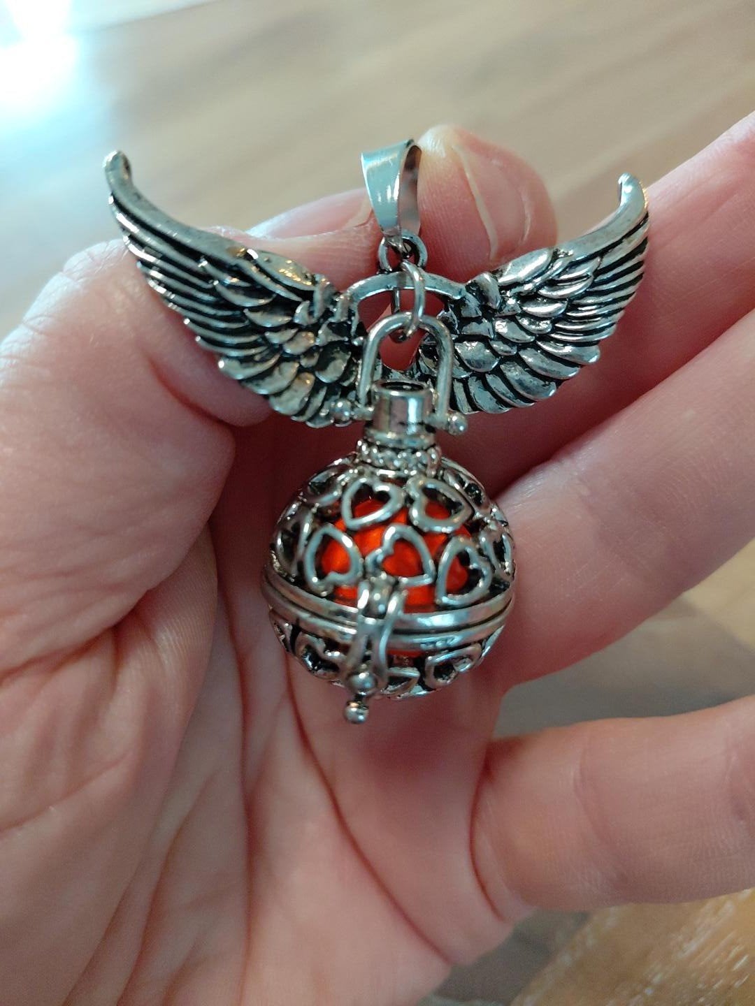 Engelen vleugel hanger met rood hartjes kooitje, Nieuw, Ophalen of Verzenden, Zilver, Overige materialen