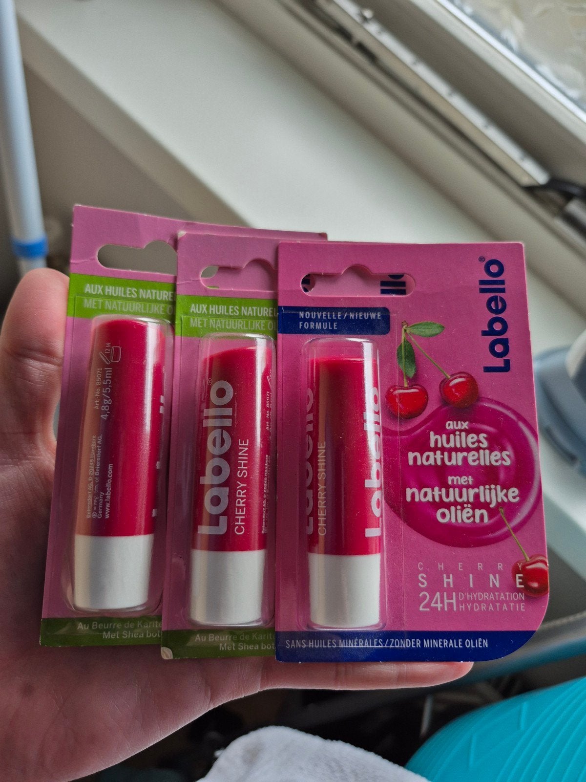 3 nieuwe labello shine, Ophalen of Verzenden, Nieuw, Zwart, Handen en Nagels