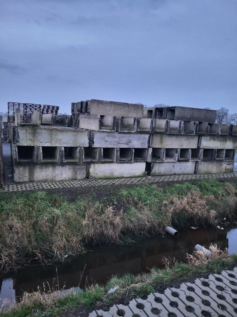 Gebruikte afwateringsgoten, NAM goten, afwatering, afvoer, Tuin en Terras, Ophalen of Verzenden, Gebruikt, Beton, Klinkers