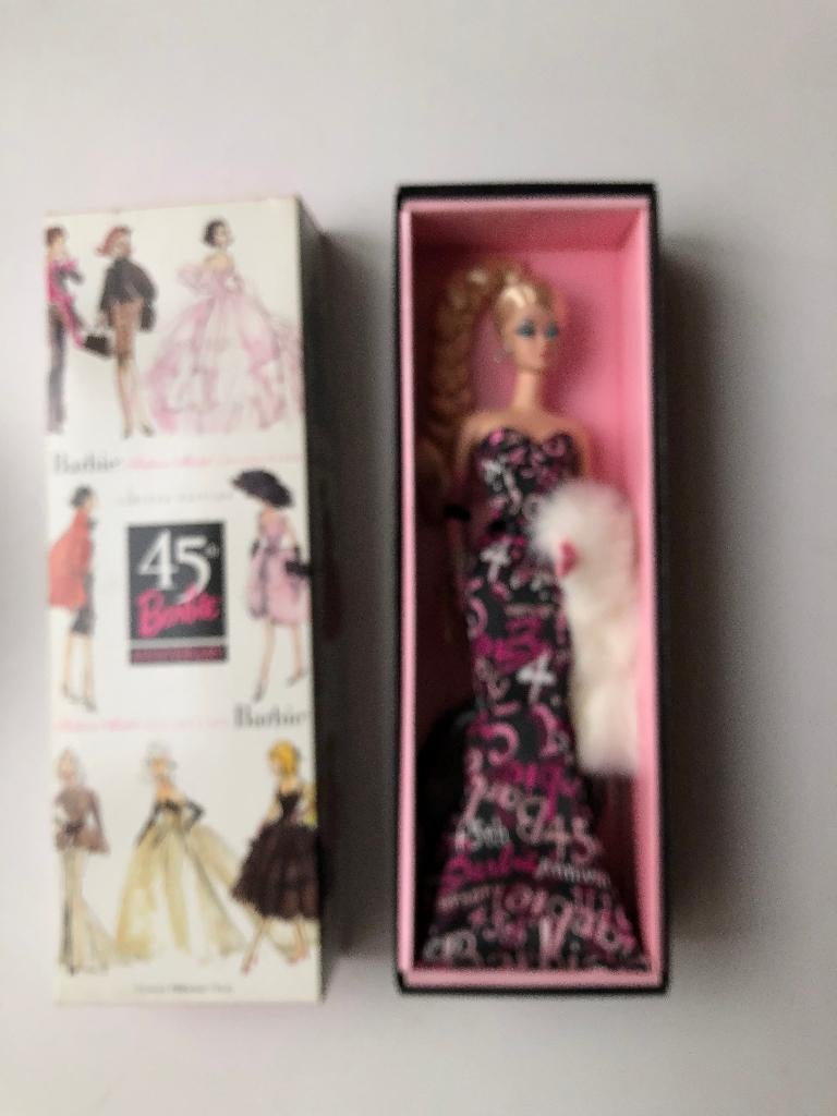 Barbie 45 jarig jubileum nieuw in doos, Verzamelen, Poppen, Ophalen of Verzenden, Nieuw, Fashion Doll