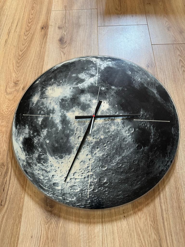 Wandklok - maan print - Modern Design, Ophalen, Zo goed als nieuw, Wandklok