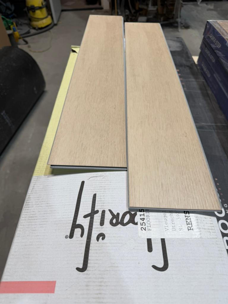 4.50 mtr/2 RESTANT KLIK  PVC FLOORIFY HIRAME F-300 PLANK, Huis en Inrichting, Stoffering | Vloerbedekking, Ophalen, Bruin, Overige typen