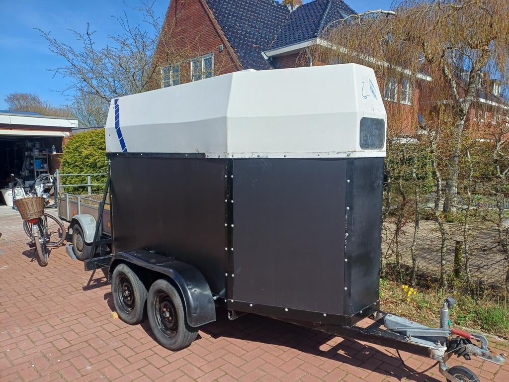 Paarden trailer aanhanger aanhangwagen dicht, Ophalen