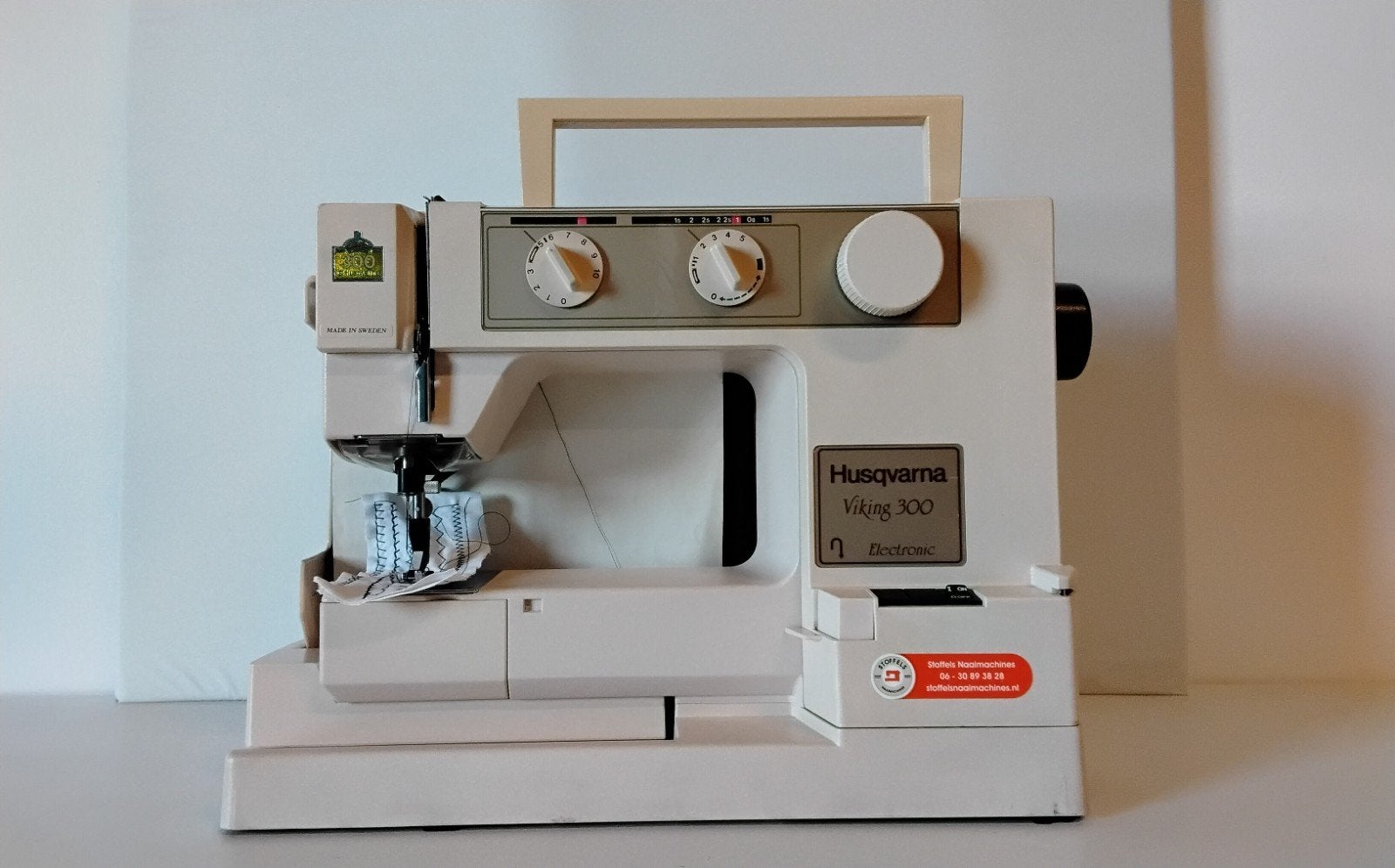 Husqvarna Viking 300 Electronic Naaimachine, Hobby en Vrije tijd, Naaimachines en Toebehoren, Ophalen, Husqvarna Viking, Gebruikt