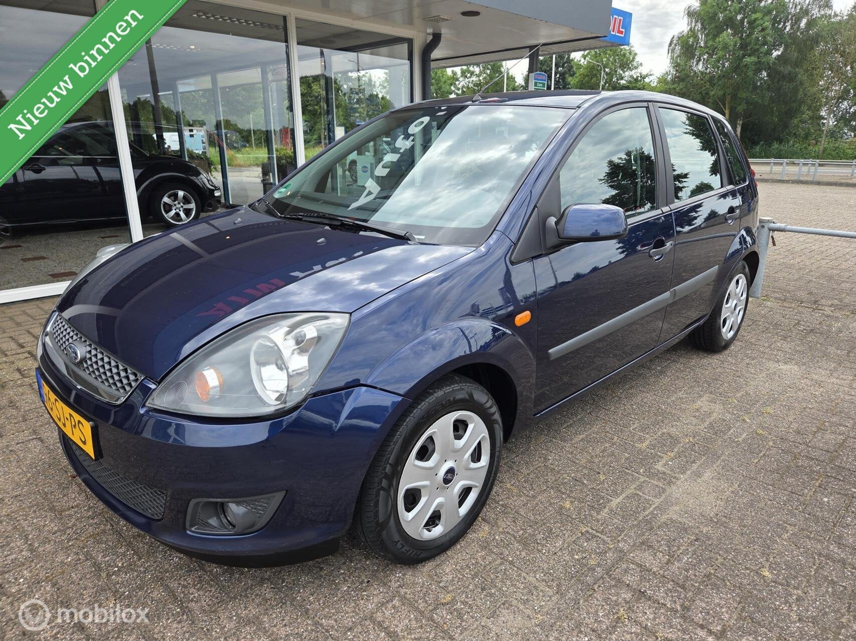 Ford Fiesta 1.4-16V Ambiente 5drs Trekhaak Apk 04-2027, Auto's, Ford, Voorwielaandrijving, 15 km/l, 4 cilinders, Origineel Nederlands