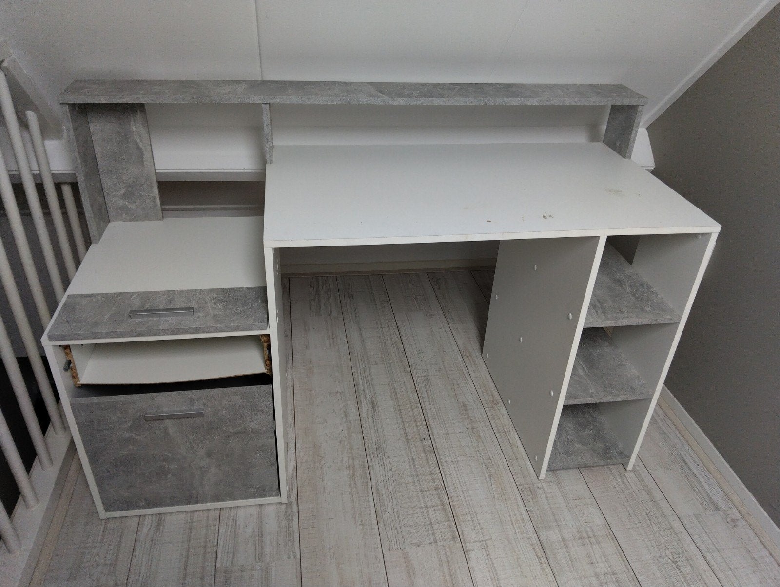 Bureau met opbergruimte, 140x93 cm, gratis af te halen, Ophalen, Gebruikt