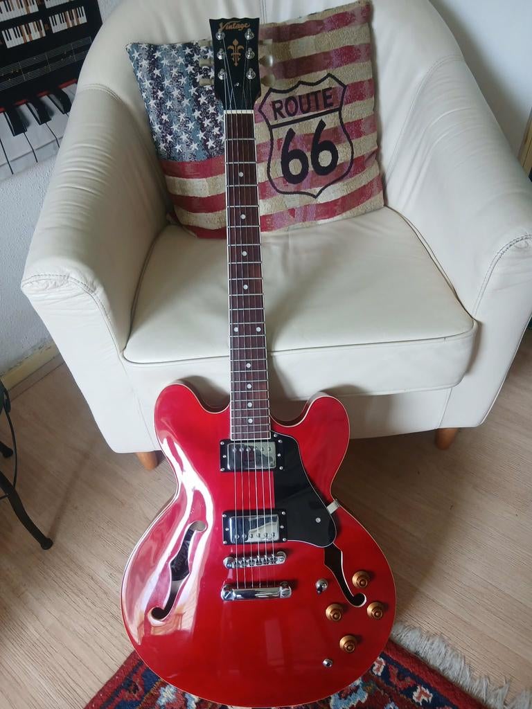 Vintage VSA500CR 335 semi electric guitar classic Cherry Red, Ophalen, Zo goed als nieuw, Hollow body, Overige merken