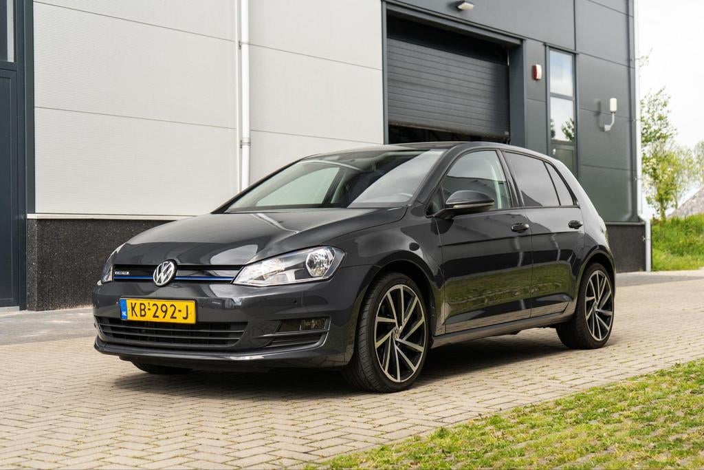 Volkswagen Golf 1.6 TDI 81KW 5D 2016 Grijs, Auto's, Voorwielaandrijving, Stof, 4 cilinders, Origineel Nederlands