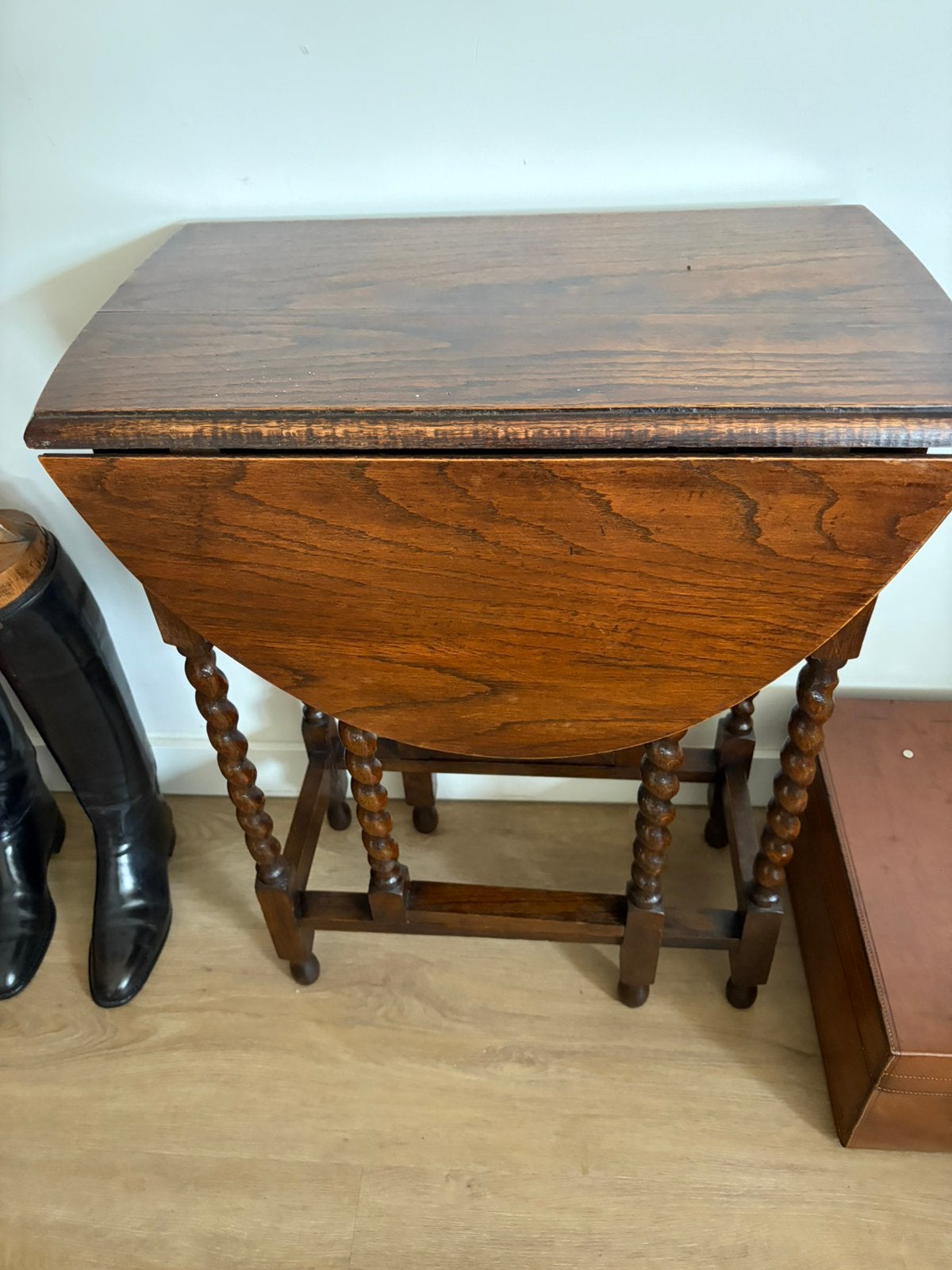 Antiek engelse hangoortafel, Ophalen