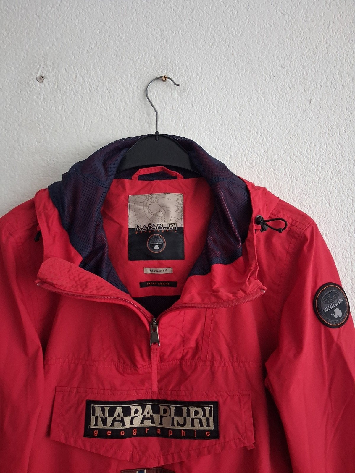 Napapijri Geographic Anorak Jas Rood Maat M, Maat 48/50 (M), Ophalen of Verzenden, Zo goed als nieuw, Napapijri