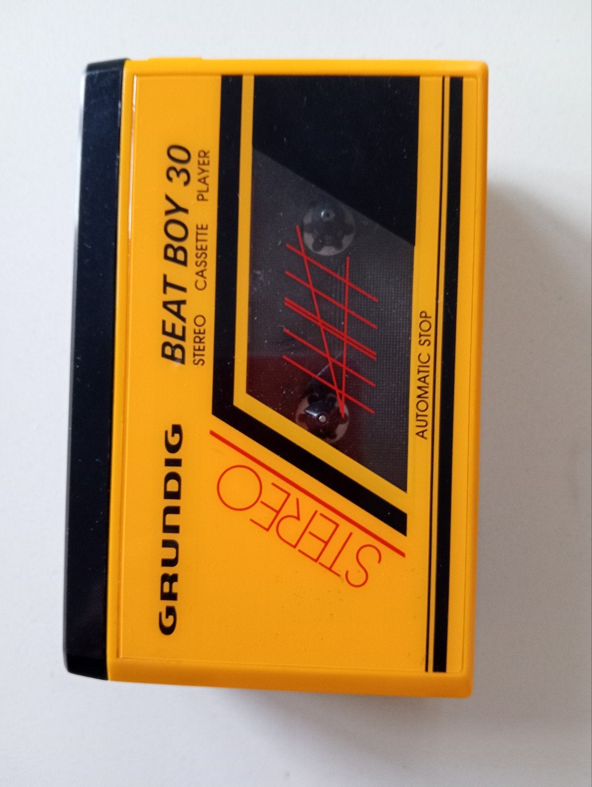 GRUNDIG walkman BEAT BOY 30 met brom in geluid LEES, Ophalen of Verzenden, Walkman