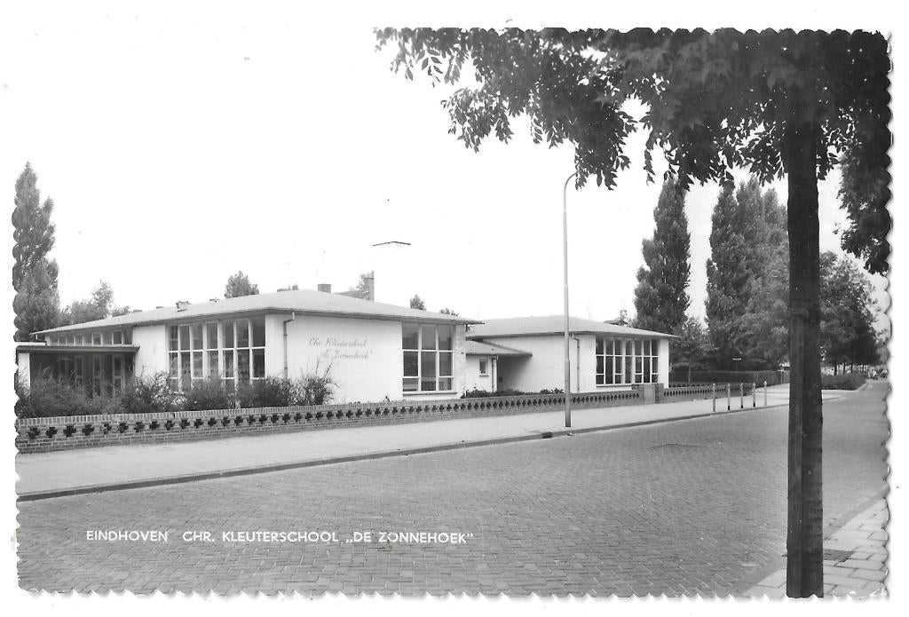 AK Eindhoven - Chr. Kleuterschool "De Zonnehoek", Verzenden, 1960 tot 1980, Ongelopen, Noord-Brabant