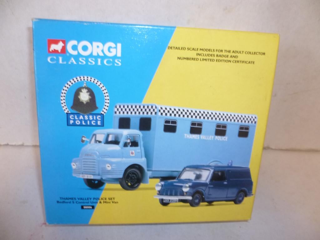 Corgi Thames Valley Police set Bedford S Control Unit + Mini, Ophalen of Verzenden, Nieuw, Auto, Corgi
