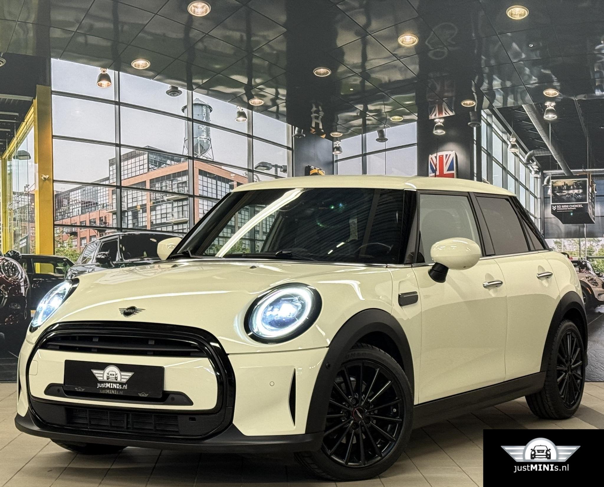 MINI 1.5 CHILLI AUT LEDER HARM KARDON FACELIFT zeer luxe uit, Auto's, Mini, 1195 kg, Gebruikt, Met garantie (alle), Wit