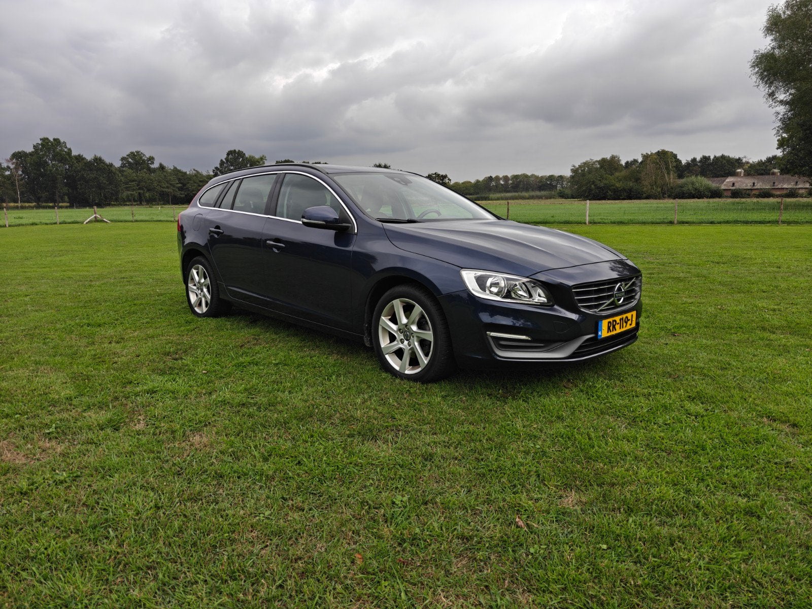 Volvo V60 2.0D3 100KW 2013 Blauw, Auto's, Voorwielaandrijving, Zwart, 1984 cc, Blauw