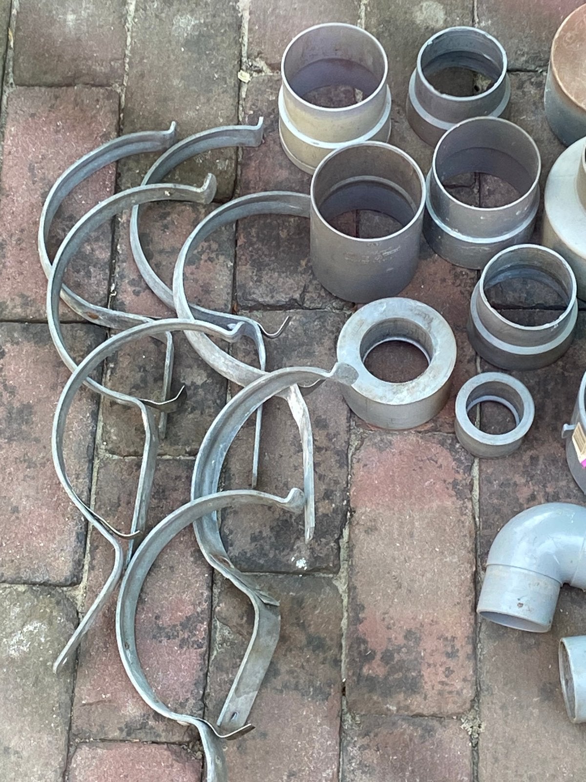 Pvc dakgoot en koppelingen, Doe-het-zelf en Verbouw, Buizen en Afvoer, Ophalen, Pvc, 4 tot 6 meter, Zo goed als nieuw