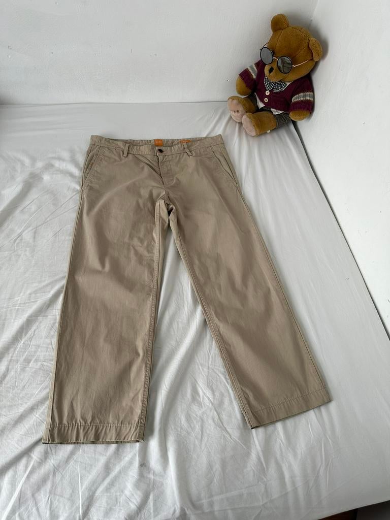 Nieuwe Hugo Boss Orange chino, Kleding | Heren, Broeken en Pantalons, Zo goed als nieuw, Maat 56/58 (XL), Beige, Ophalen of Verzenden