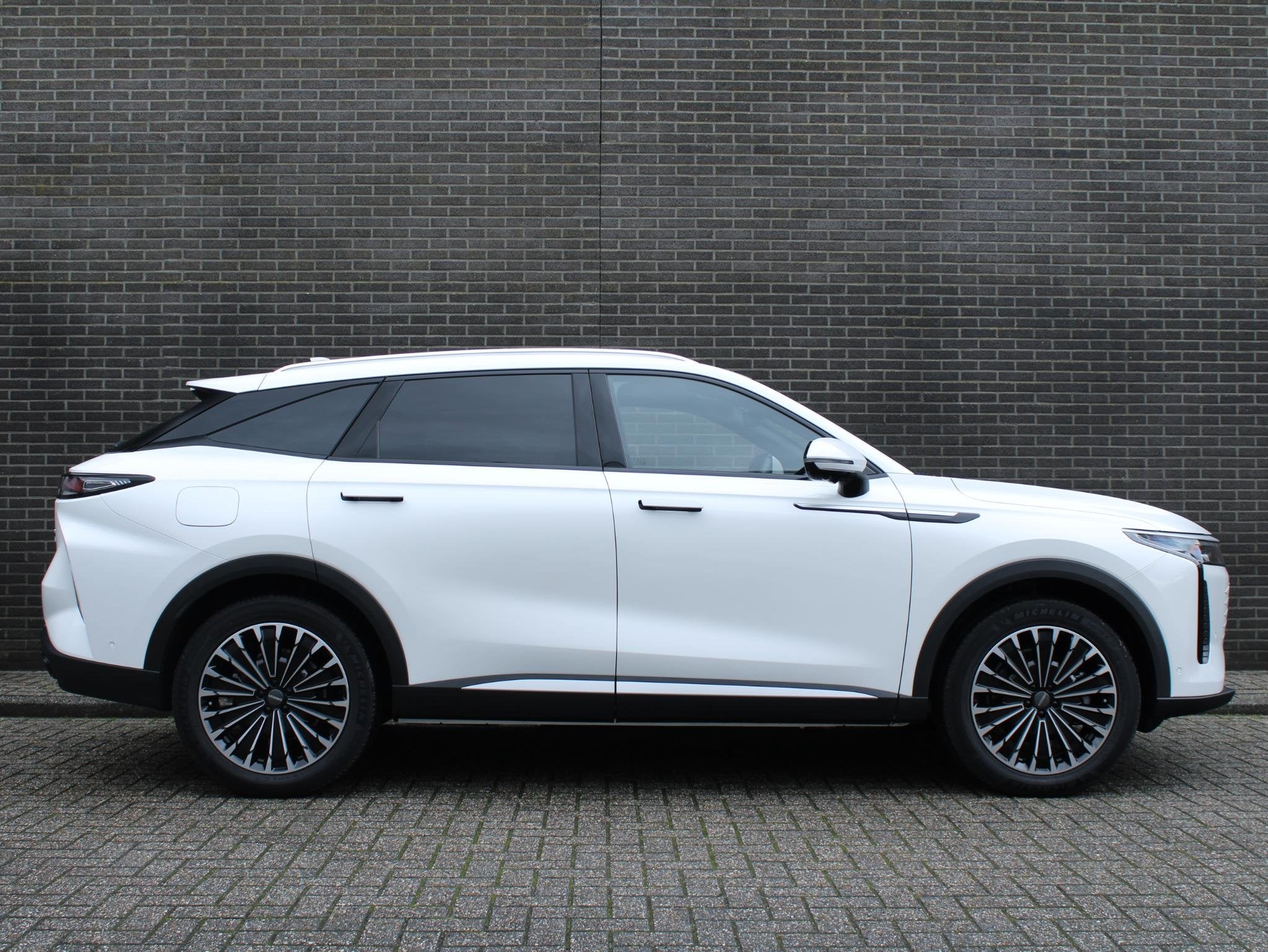 Omoda 9 1.5T-GDi SHS-P Premium PHEV 145km range elektrisch,, Auto's, Overige Auto's, Automaat, 12 maanden, Euro 6, Wit