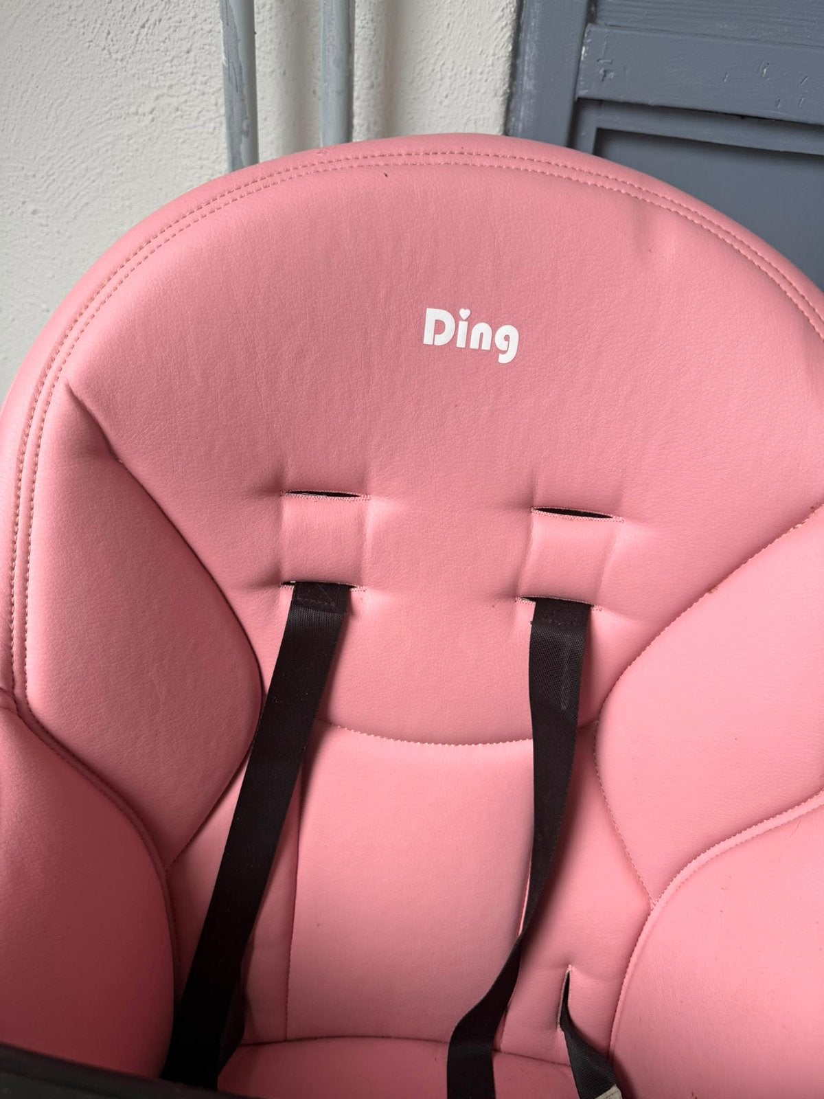 Ding kinderstoel roze met eetblad, Kinderen en Baby's, Kinderstoelen, Ophalen, Gebruikt, Overige typen, Afneembaar eetblad