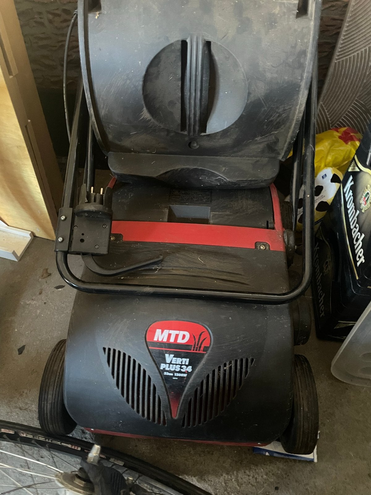 MTD Verticuteermachine Verti Plus 34 - 1300W, Ophalen, Gebruikt, Elektrisch