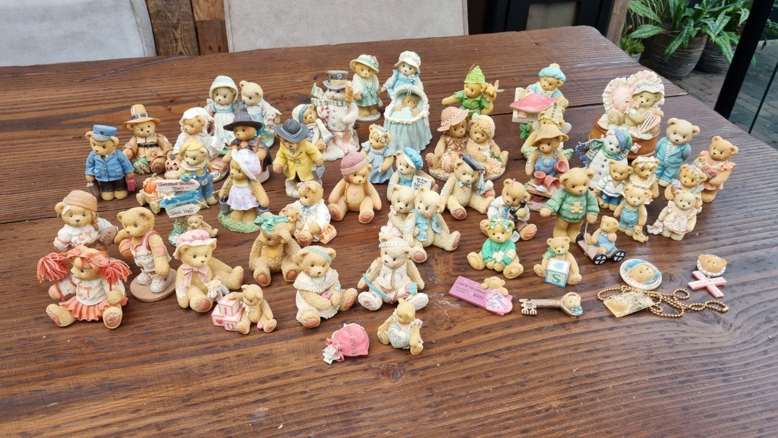 Uitgebreide collectie cherished teddies, incl. muziekdoosje, Verzamelen, Beren en Cherished Teddies, Ophalen