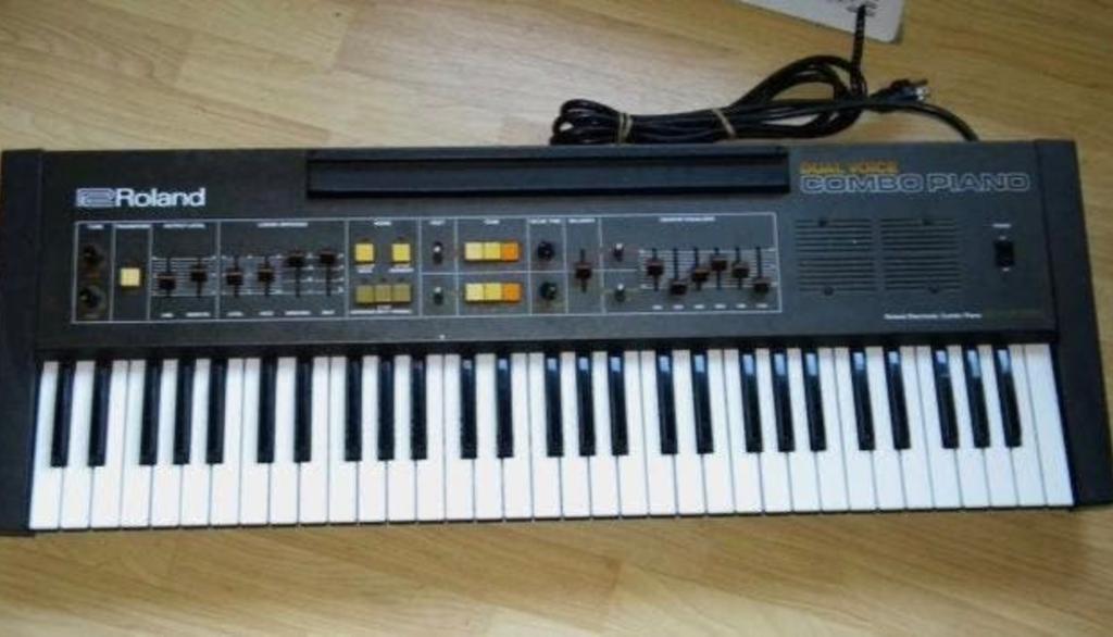 Roland EP-6060, Ophalen of Verzenden, Zo goed als nieuw, 61 toetsen, Roland