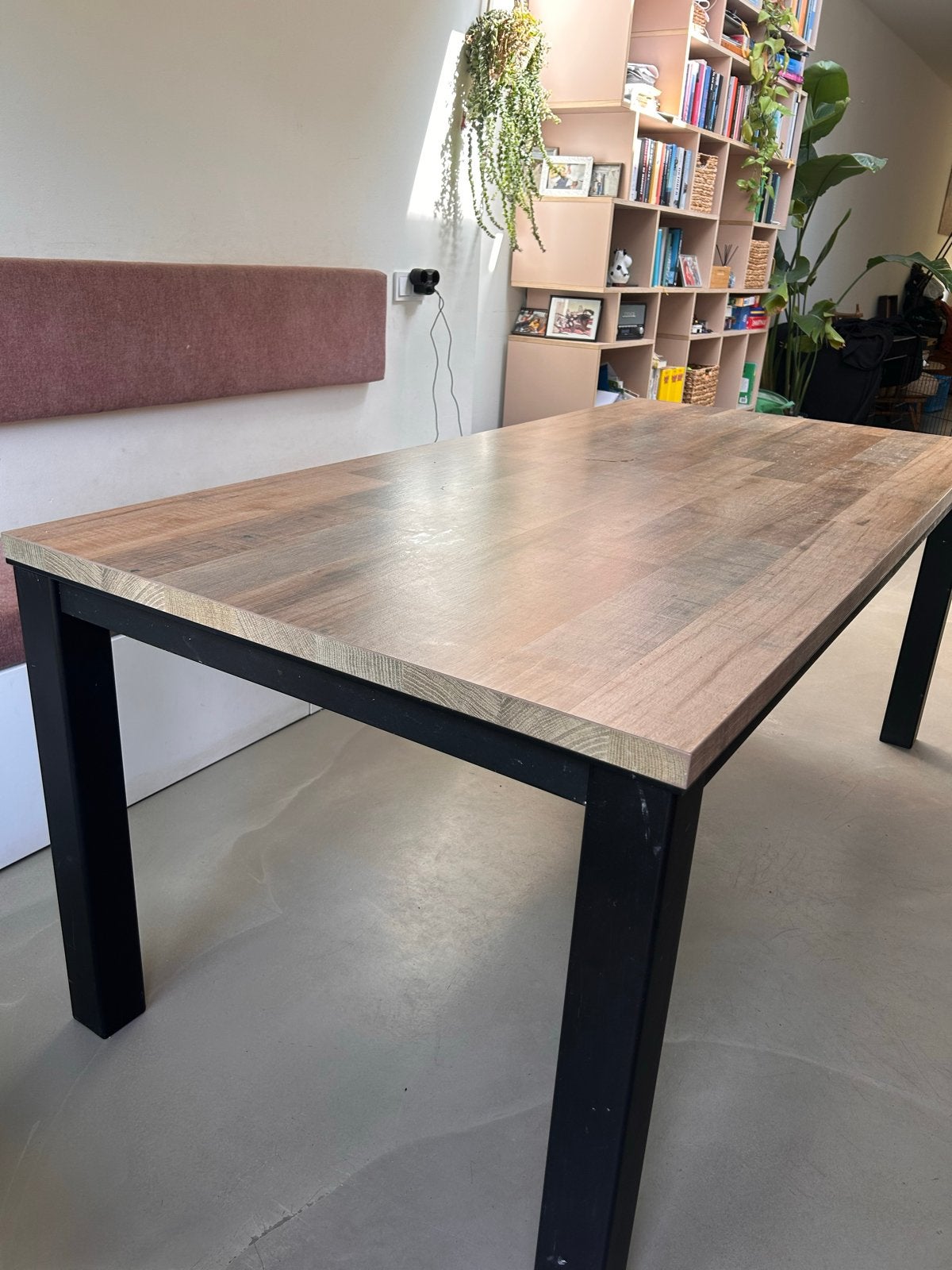 Mooie eikenhouten tafel met stalen onderstel, Huis en Inrichting, Ophalen, Eikenhout, 50 tot 100 cm, Zo goed als nieuw