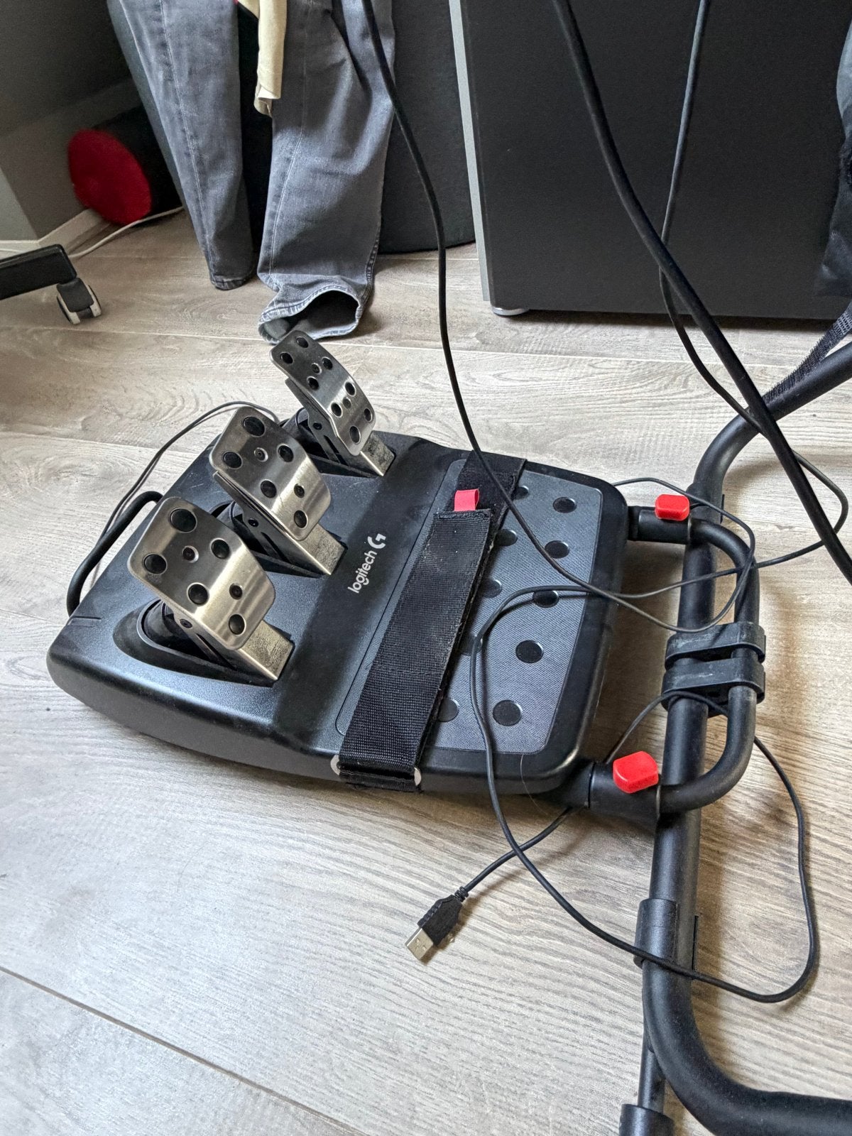 Logitech G29 Racestuur met pedalen en Playseat Challenge, Ophalen, Racestuur, Gebruikt, Force feedback