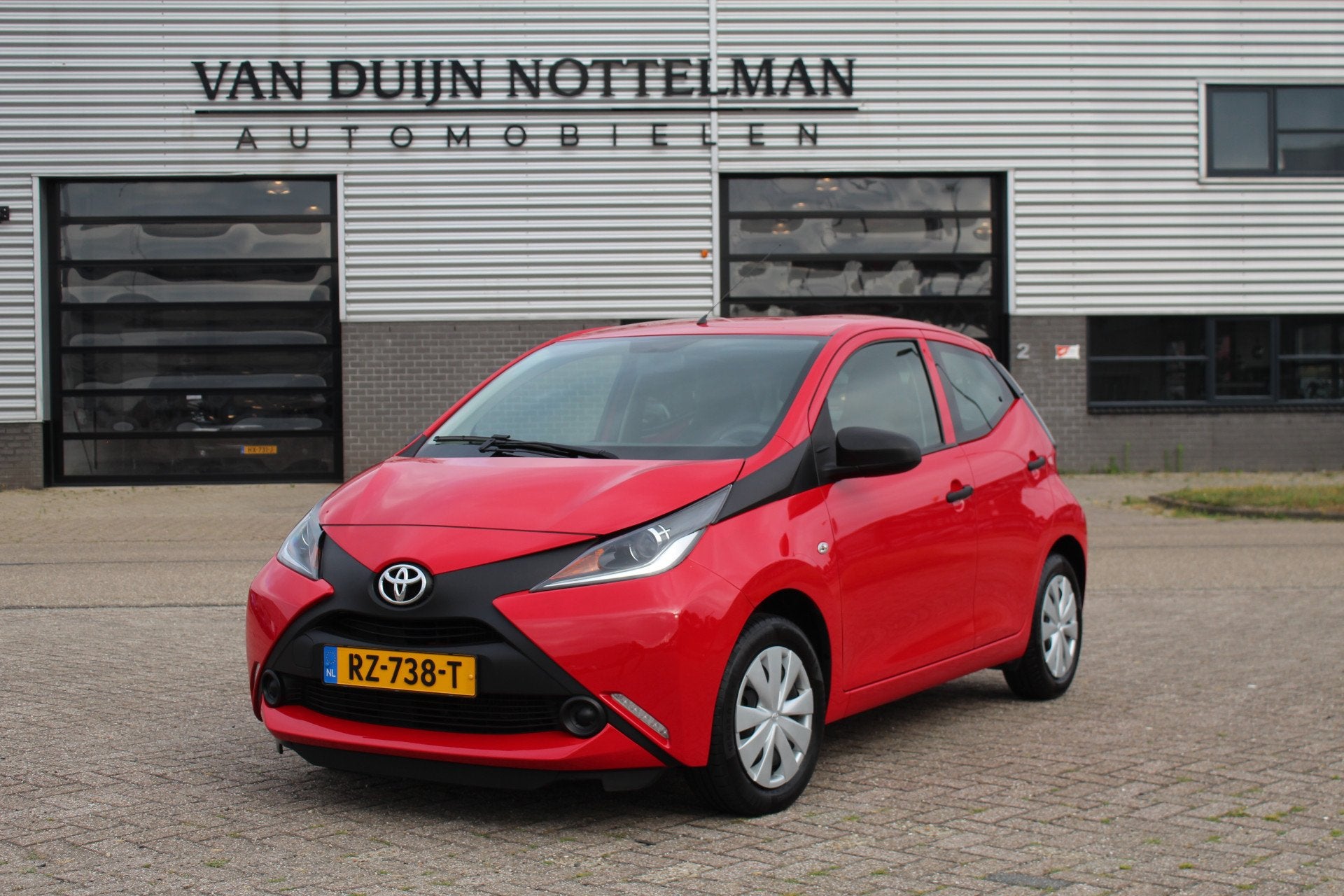 Toyota Aygo 1.0 VVT-i x / Zuinig / Bluetooth / 1ste eigenaar, Auto's, Voorwielaandrijving, Dealer onderhouden, Stof, Gebruikt