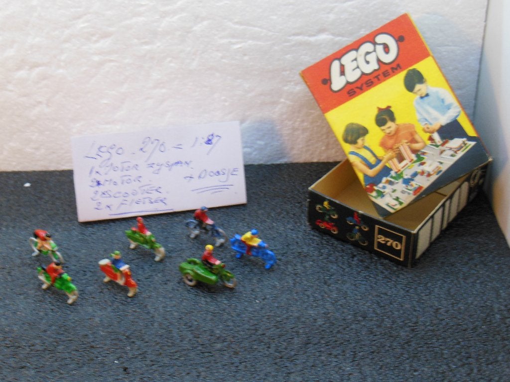 LEGO 270 -  7 x  Motors/Scooters/Fietsers - 1:87 + Doosje, Ophalen of Verzenden, Zo goed als nieuw, Overige typen, Overige merken