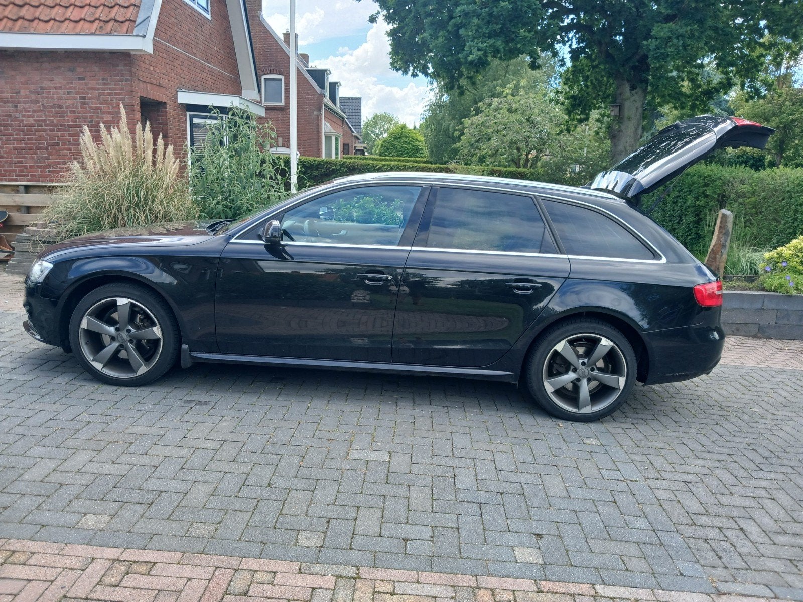 audi a4 1.8, Voorwielaandrijving, Zwart, A4, Zwart