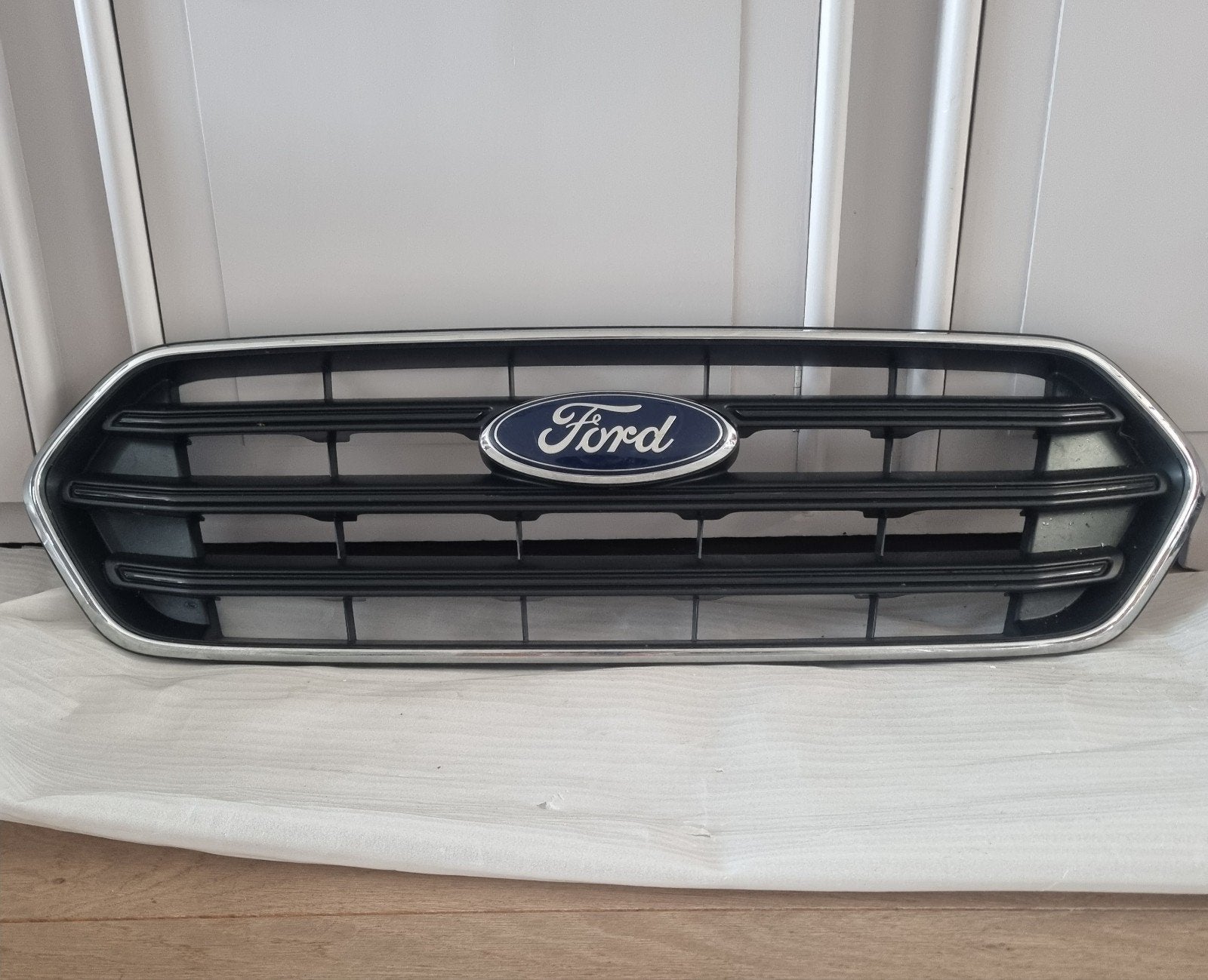 Grille Ford Transit Custom (2018-2023) - Goede Staat, Ophalen, Gebruikt, Voor, Ford