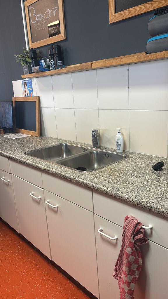 Keukenblok met vier kastjes en dubbele spoelbak, Huis en Inrichting, Gebruikt, Wit, Graniet of Steen, Enkelwandige keuken