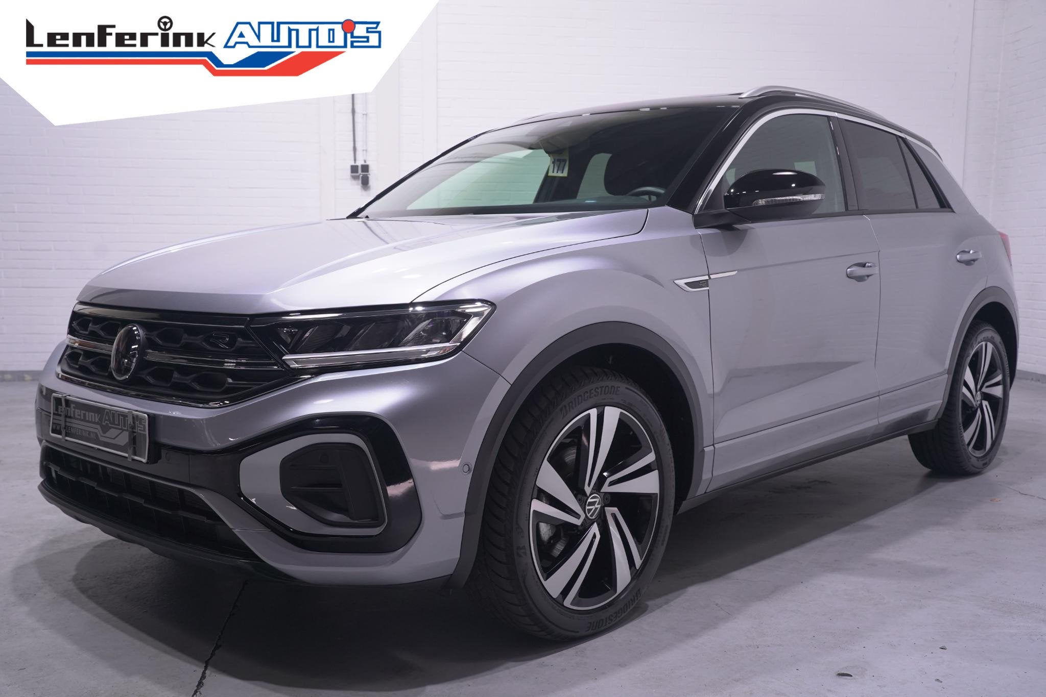 Volkswagen T-Roc 1.5 TSI R-Line Apple Carplay Panodak Stoelv, Stof, Euro 6, 4 cilinders, 150 pk