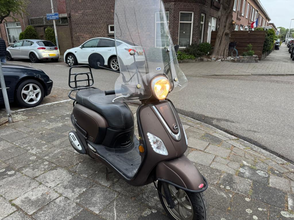 Sym fiddle 3 2017 snorscooter 25km start en rijdt, Fietsen en Brommers, Scooters | SYM, Ophalen, Zo goed als nieuw, Benzine, Fiddle