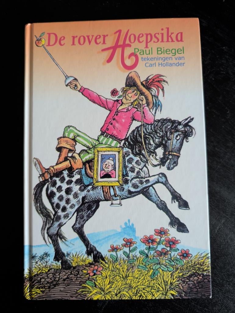 De rover Hoepsika - Paul Biegel (Hardcover), Boeken, Ophalen of Verzenden, Zo goed als nieuw, Paul Biegel, Sprookjes