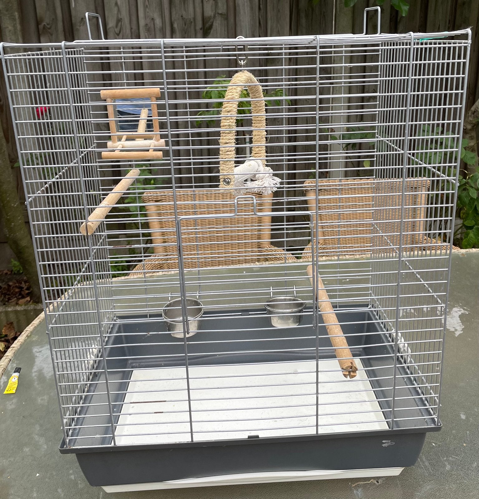 Papegai heel grote kooi met toebehoren en spellen te koop, Ophalen, Gebruikt, Metaal, Vogelkooi