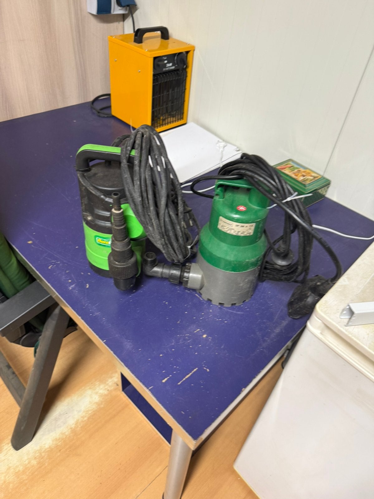 2 dompel pompen werken perfect, Ophalen, Zo goed als nieuw, Elektrisch
