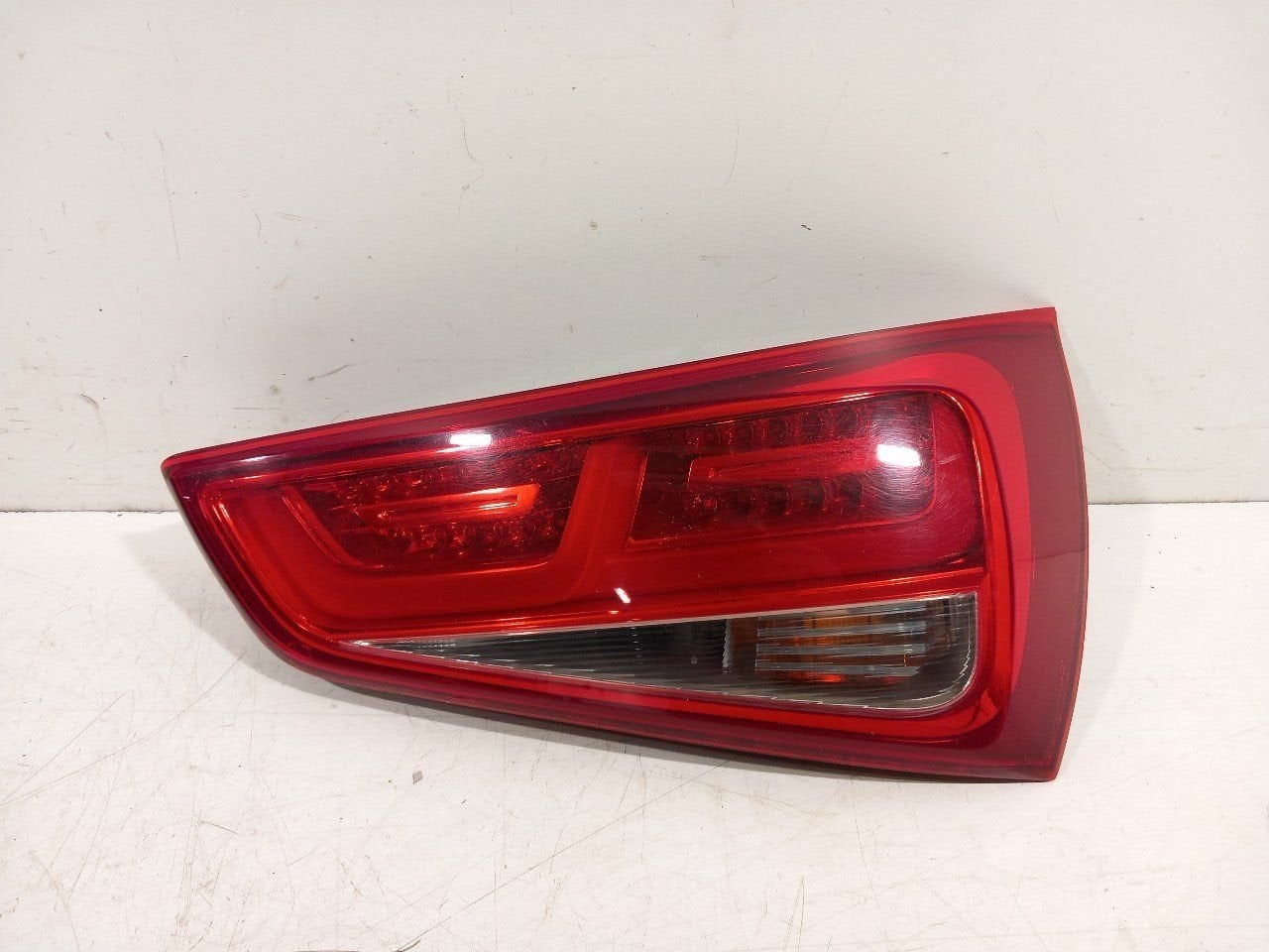 Achterlicht carrosserie rechts Audi A1, Onderdelen@venauto.nl, Van der Ven Autorecycling B.V., Gebruikt, Ettenseweg 76, 4706 PB Roosendaal, The Netherlands