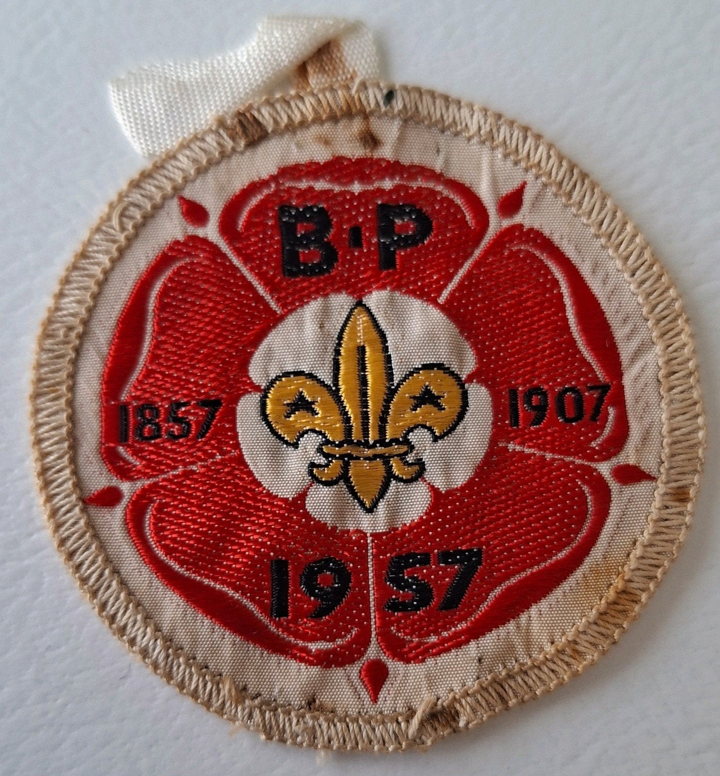 Wereld Jamboree 1957 officieel deelnemersinsigne, Ophalen of Verzenden, Gebruikt, Embleem, Speld of Insigne
