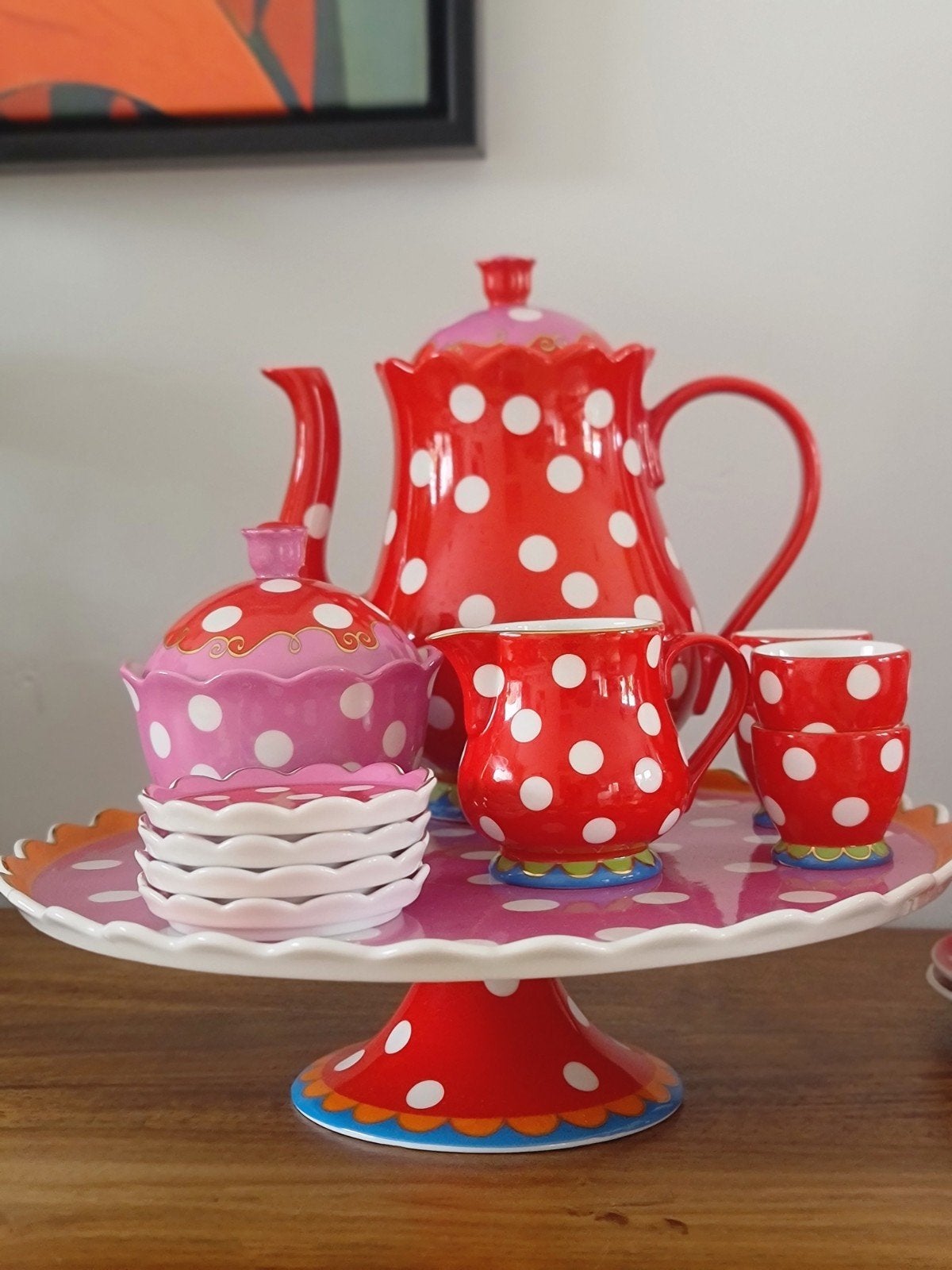 Nieuw Taartplateau Oilily roze met
witte stippen, Huis en Inrichting, Keuken | Servies, Ophalen of Verzenden, Nieuw, Keramiek