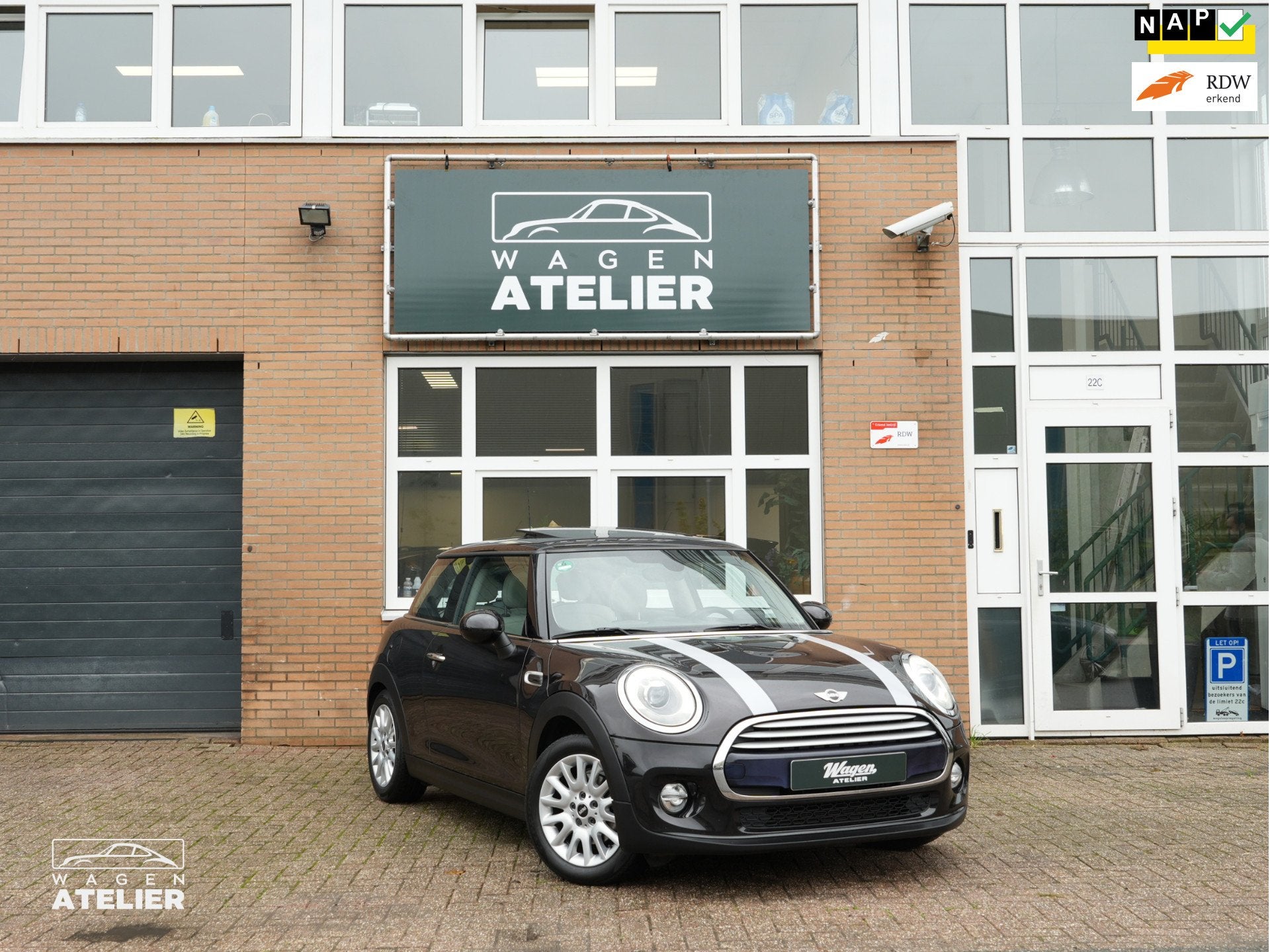 Mini 3-Deurs 1.5 Cooper Business|Dealer o|Pano|Leder|Full op, Auto's, Voorwielaandrijving, Dealer onderhouden, 136 pk, Gebruikt