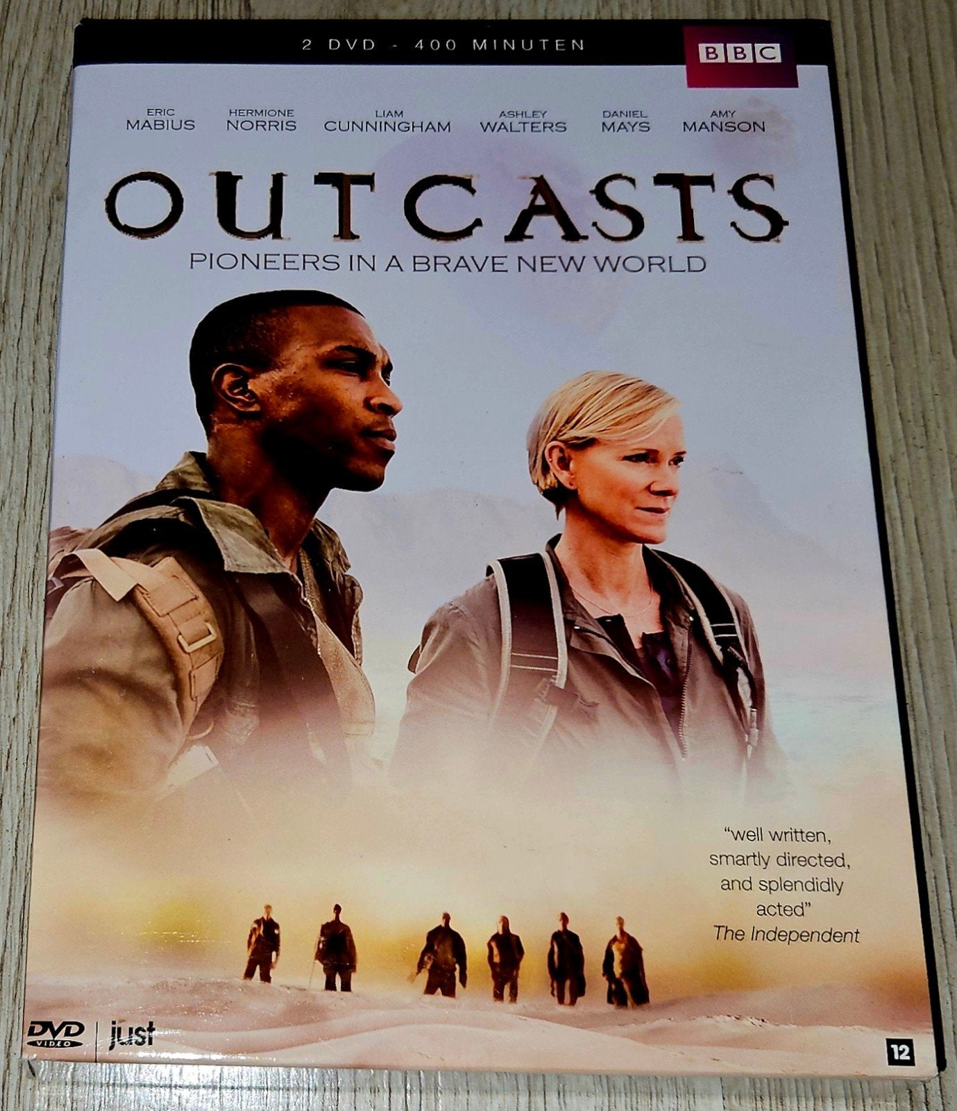 Outcasts - Pioneers in a Brave New World (DVD), Engels, Nederlands, Ophalen of Verzenden, Zo goed als nieuw